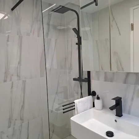 Modern 2-room With Terrace In Appartement *